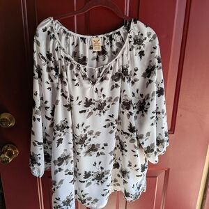 Faded Glory Black and White Floral Blouse